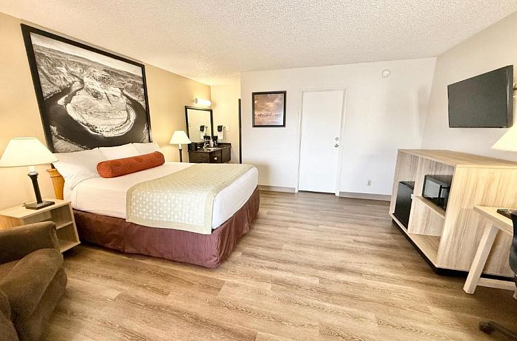 Super 8 by Wyndham Salina/Scenic Hills Area