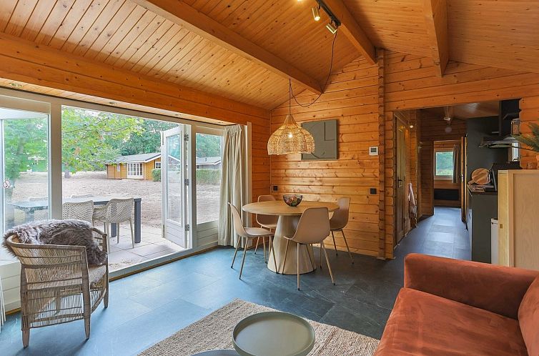 Zweeds Landelijk Huisje met slaapbank