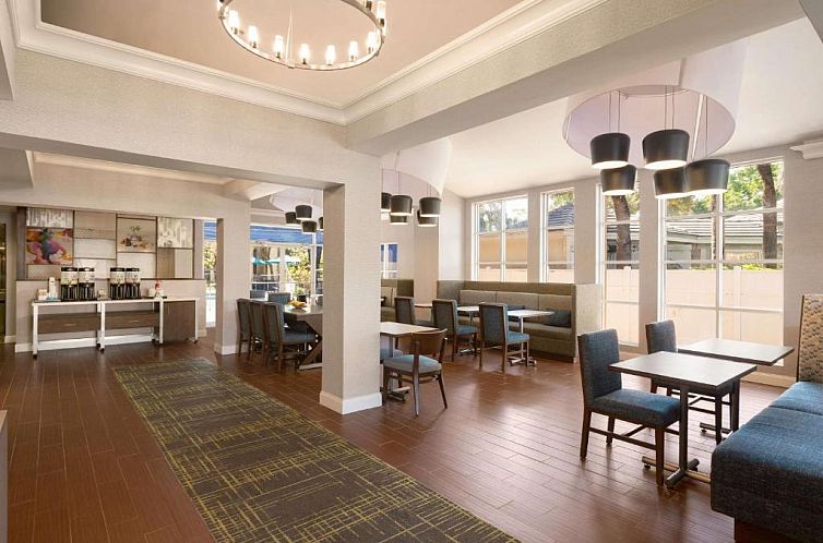 Hampton Inn & Suites Fort Lauderdale Airport