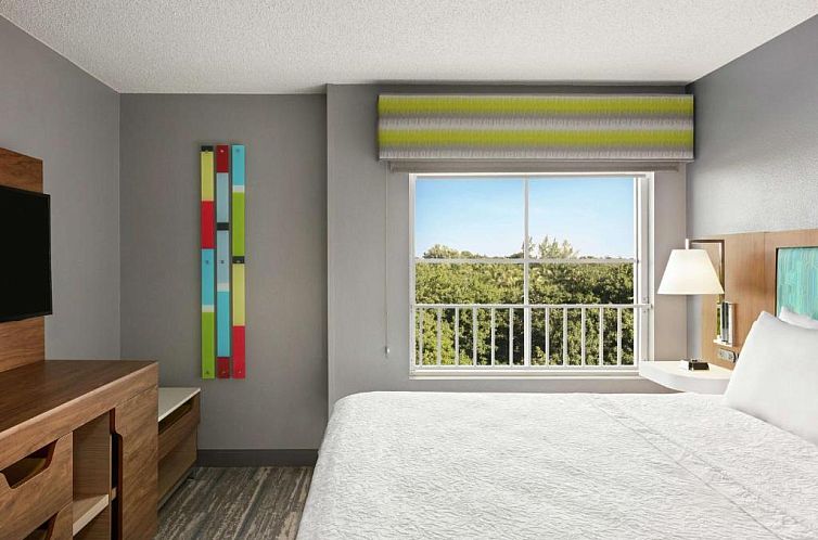 Hampton Inn & Suites Fort Lauderdale Airport