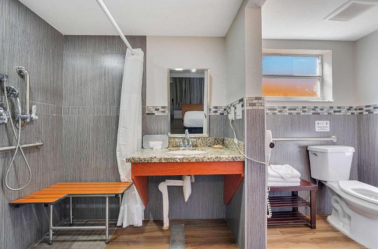 Quality Inn & Suites Airport - Cruise Port Hollywood