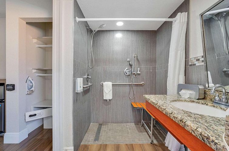 Quality Inn & Suites Airport - Cruise Port Hollywood