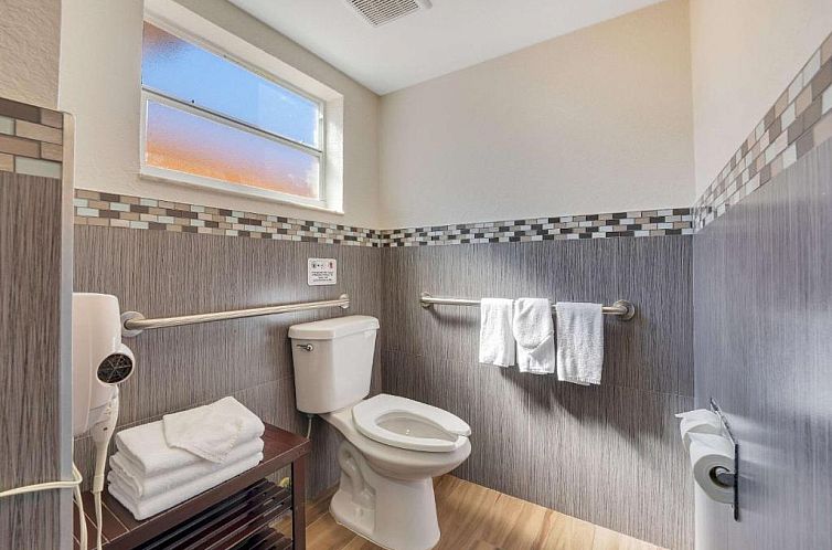 Quality Inn & Suites Airport - Cruise Port Hollywood