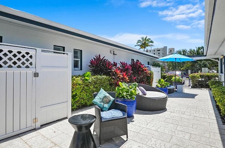 Hollywood Beach Suites and Hotel