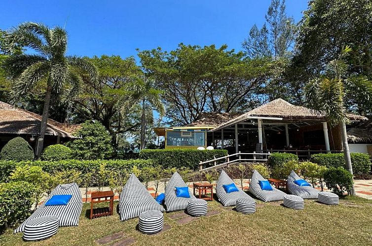Twin Bay Resort