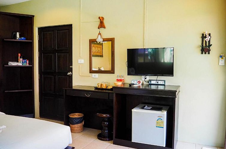 Lanta Castaway Beach Resort