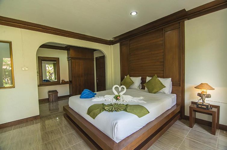 Lanta Nice Beach Resort