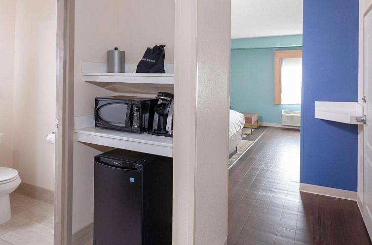 Holiday Inn Express Myrtle Beach-Broadway at the Beach, an I