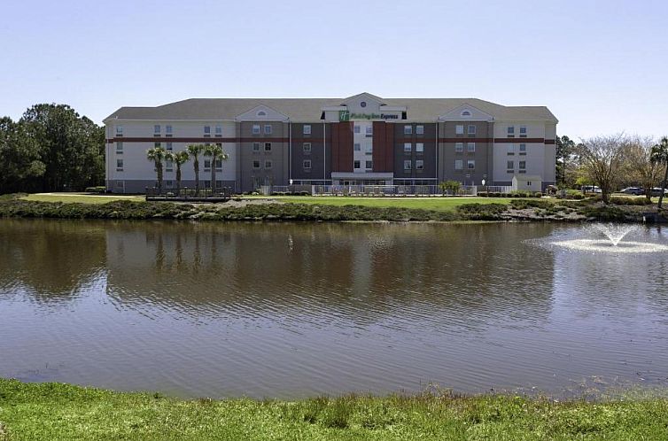 Holiday Inn Express Myrtle Beach-Broadway at the Beach, an I