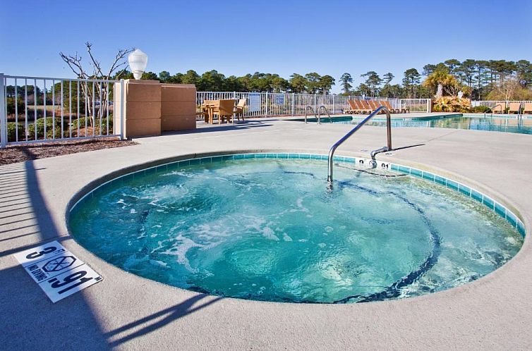 Holiday Inn Express Myrtle Beach-Broadway at the Beach, an I