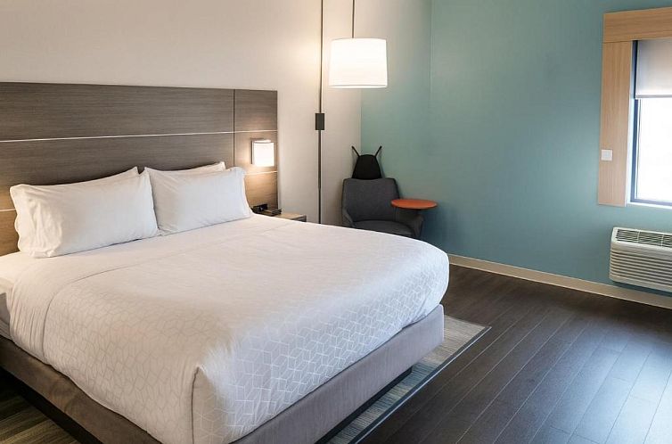 Holiday Inn Express Myrtle Beach-Broadway at the Beach, an I