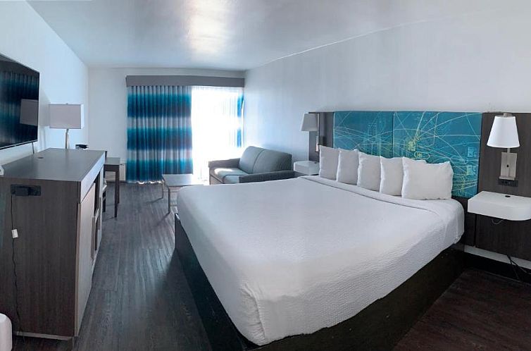 Tropical Seas Hotel