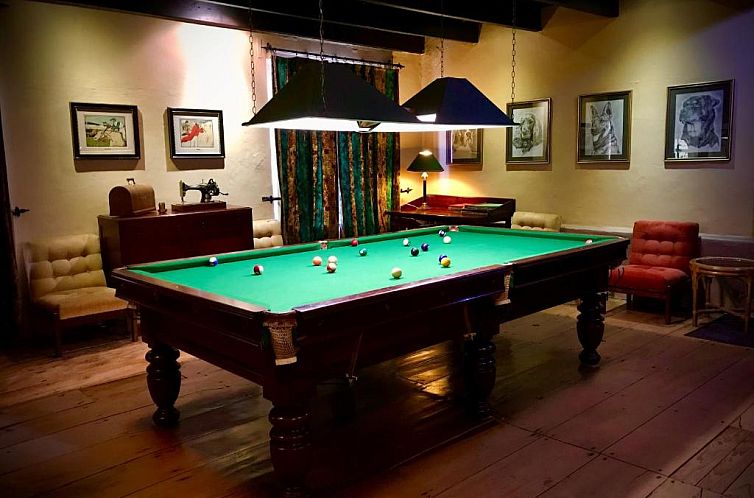 Eight Bells Mountain Inn