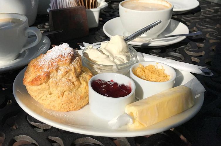 Eight Bells Mountain Inn