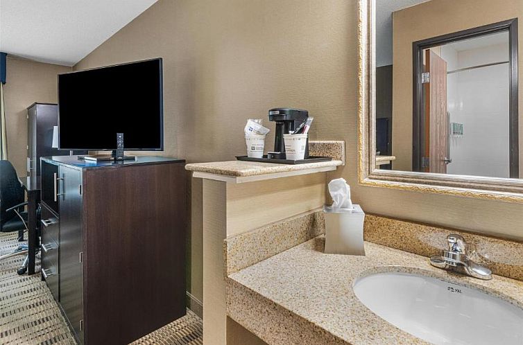 Best Western Airport Inn Warwick