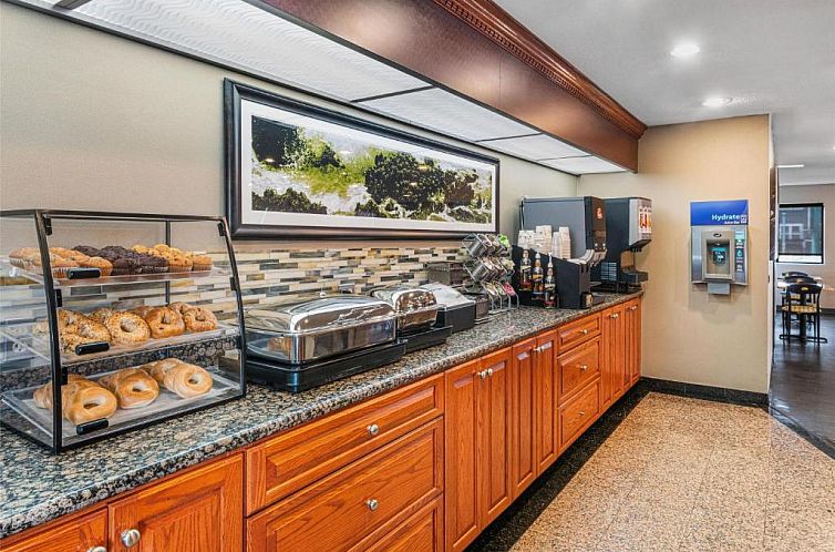 Best Western Airport Inn Warwick