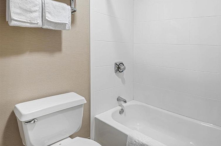 Best Western Airport Inn Warwick