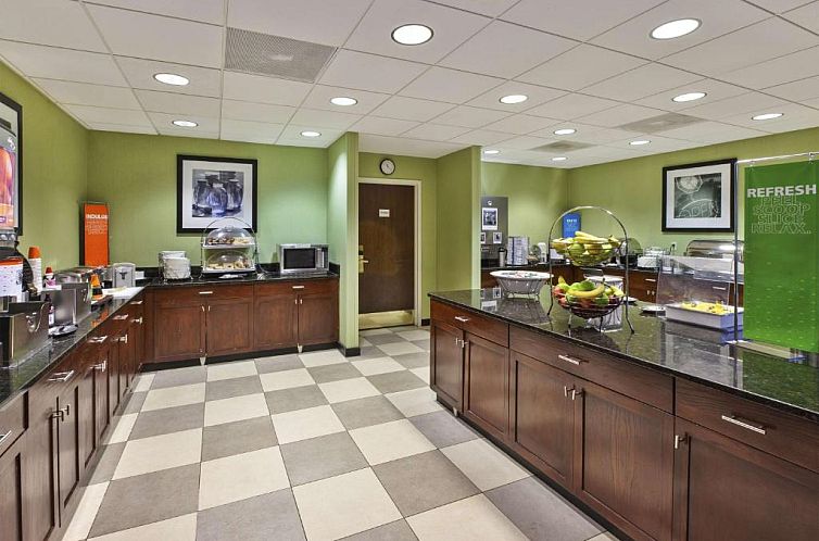 Hampton Inn & Suites Providence-Warwick Airport
