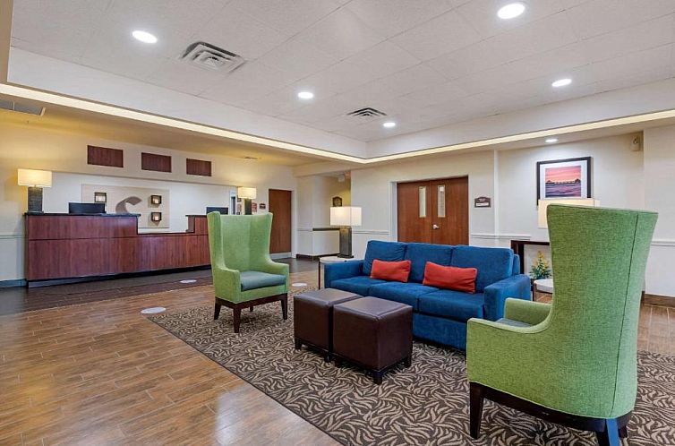 Comfort Inn & Suites Fort Myers Airport