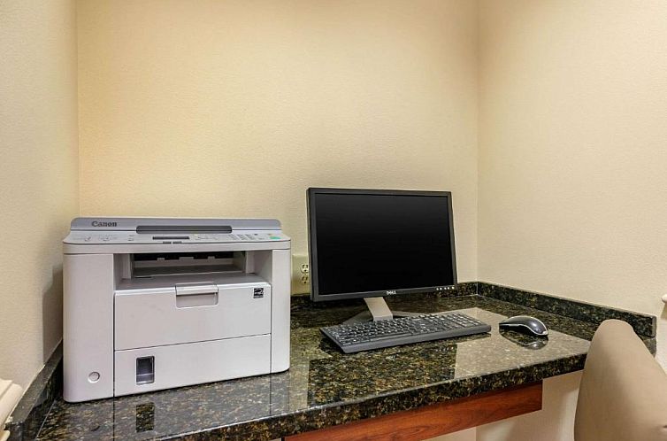 Comfort Inn & Suites Fort Myers Airport