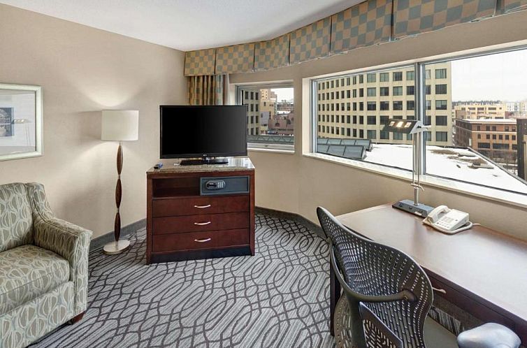 DoubleTree by Hilton St Paul Downtown