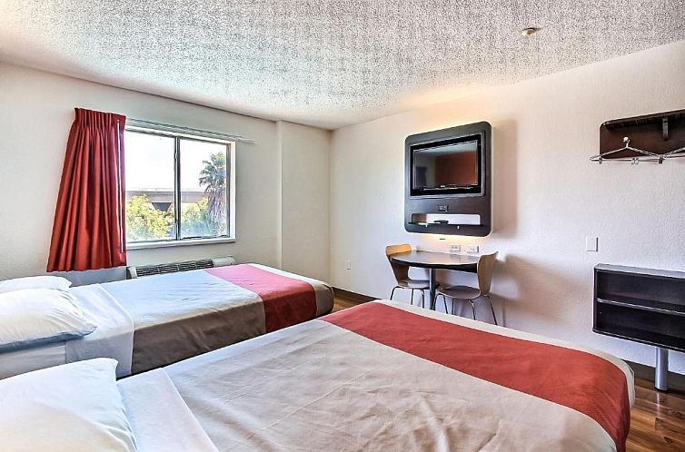 Motel 6-Gilroy, CA