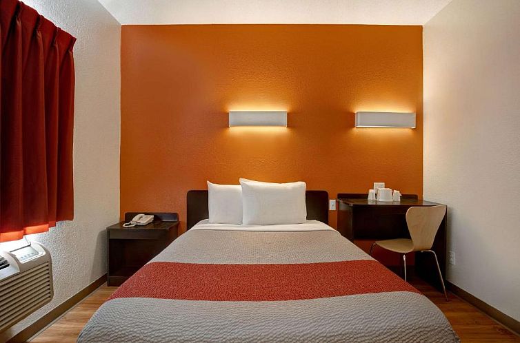 Motel 6-Gilroy, CA