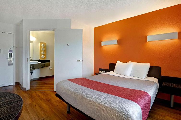 Motel 6-Gilroy, CA