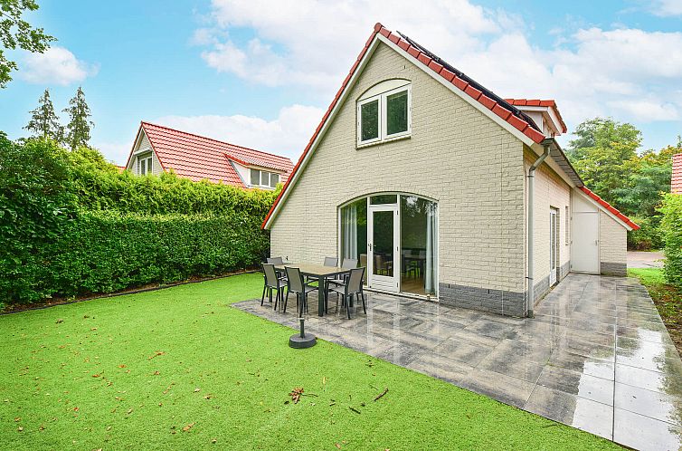 Detached house in Arcen with sunny terrace, North Limburg vacation home surrounded by green nature.