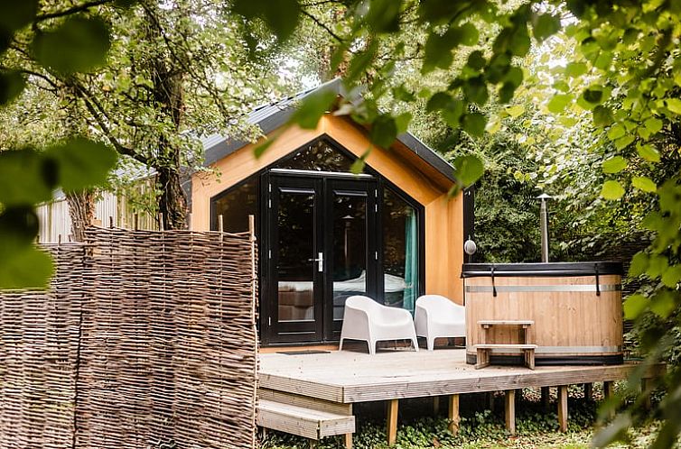 Huisje in Ven-Zelderheide, een charmant vakantiehuis in Noord Limburg met een uitnodigend terras omgeven door natuur.