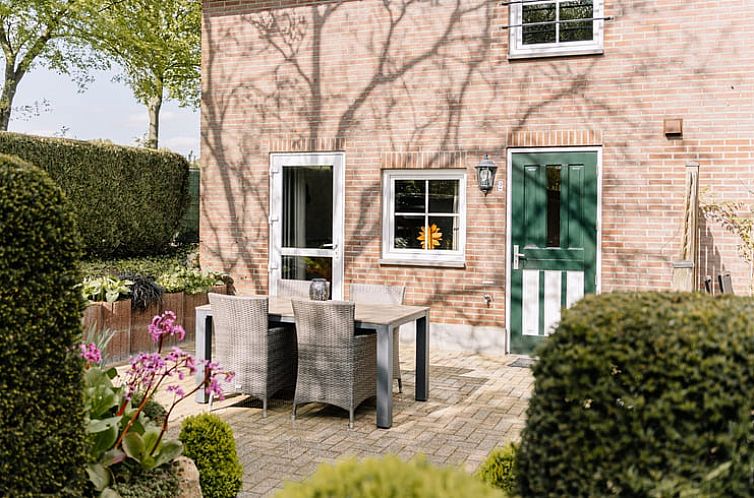 Gezellig terras bij Vakantiehuis in Gulpen, Zuid Limburg, perfect voor ontspanning in de buitenlucht.