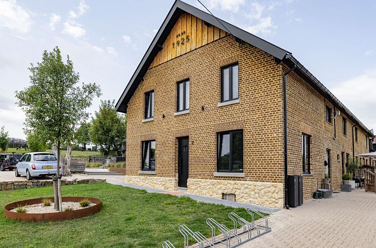 Vacation home L329 in Epen, South Limburg, with rustic brick facade and green surroundings for a relaxing stay.