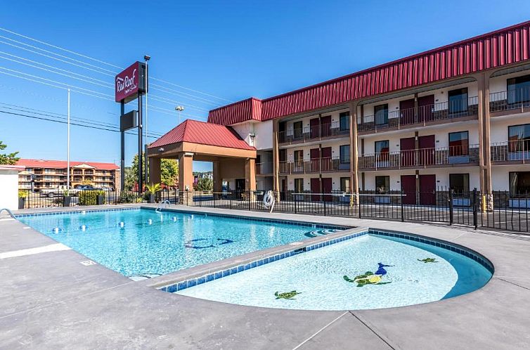 Red Roof Inn & Suites Pigeon Forge Parkway