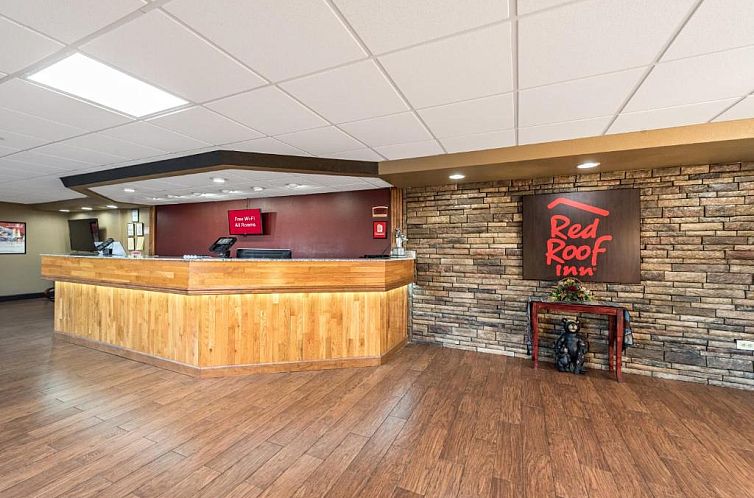 Red Roof Inn & Suites Pigeon Forge Parkway