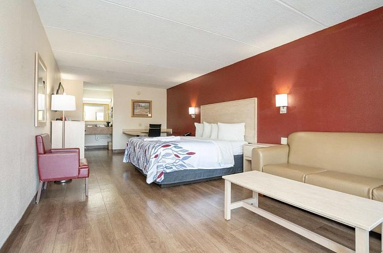 Red Roof Inn & Suites Pigeon Forge Parkway