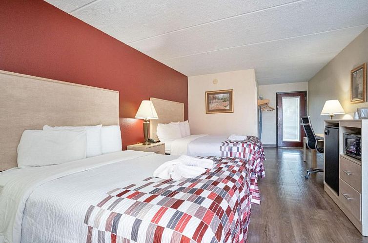 Red Roof Inn & Suites Pigeon Forge Parkway