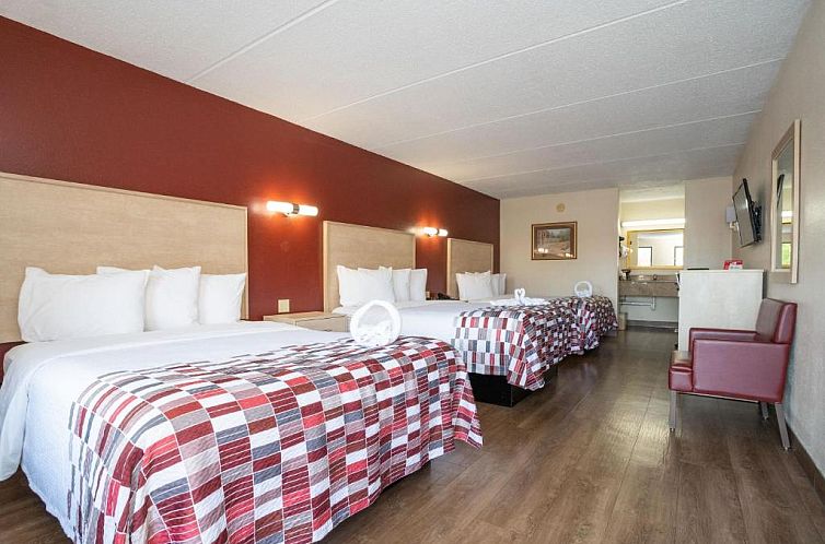 Red Roof Inn & Suites Pigeon Forge Parkway