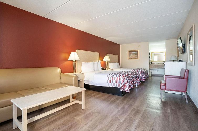 Red Roof Inn & Suites Pigeon Forge Parkway