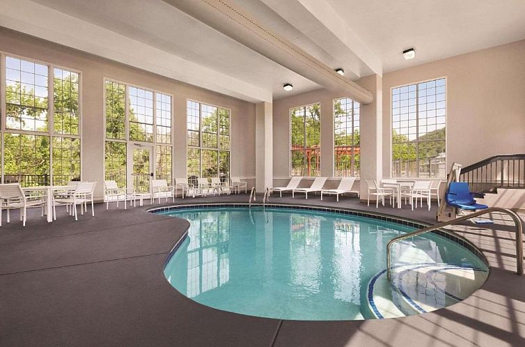 Country Inn & Suites by Radisson, Pigeon Forge South, TN