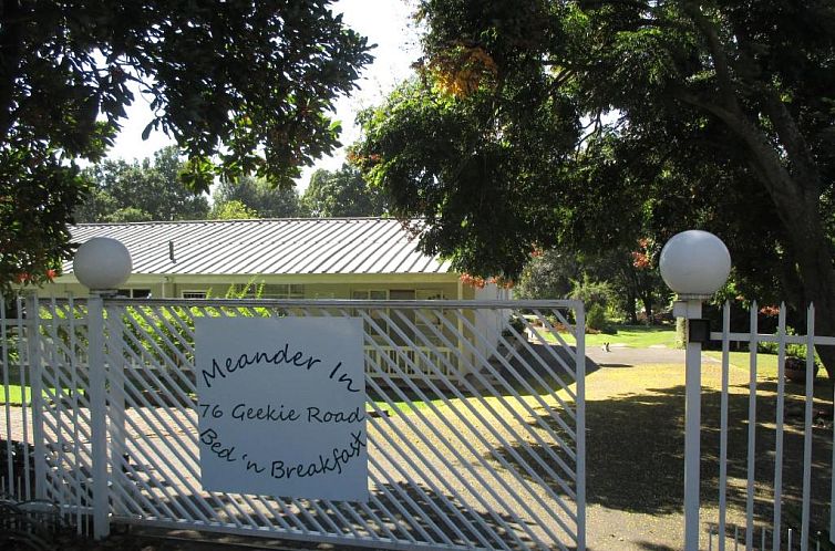 Guest house 3926602 - Bed and Breakfast KwaZoeloe-Natal - Meander In