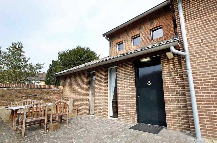 Ferienhaus L172 in Sittard, Suedlimburg, mit charmanter Backsteinfassade und einladender Terrasse.