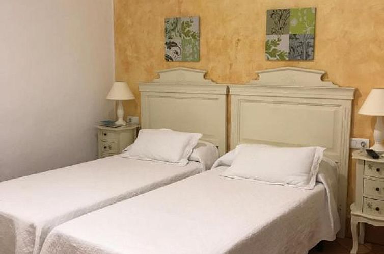 Apartamentos Turísticos - Hostal Los Alisos
