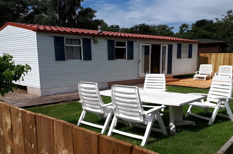 Chalet Beach Home in Eindhoven with sunny terrace and garden, perfect for relaxation in the Kempen, North Brabant.