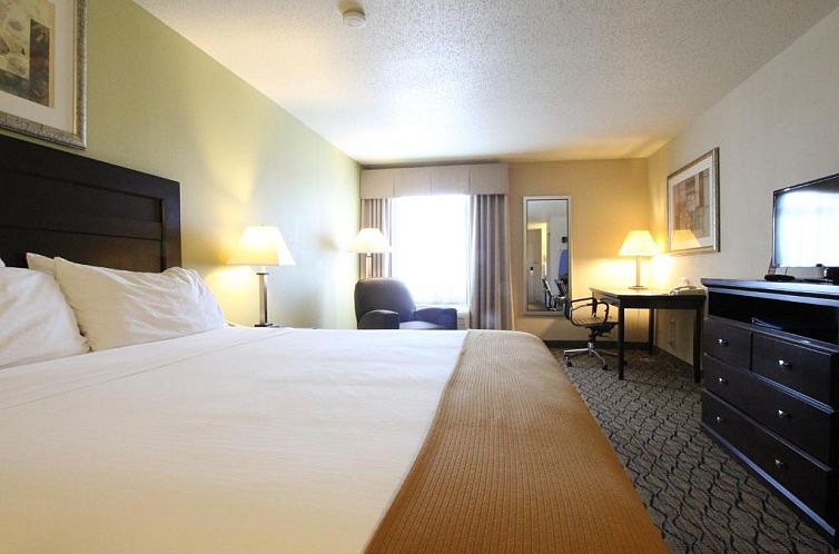 Holiday Inn Express Hotel & Suites Chicago-Libertyville, an 
