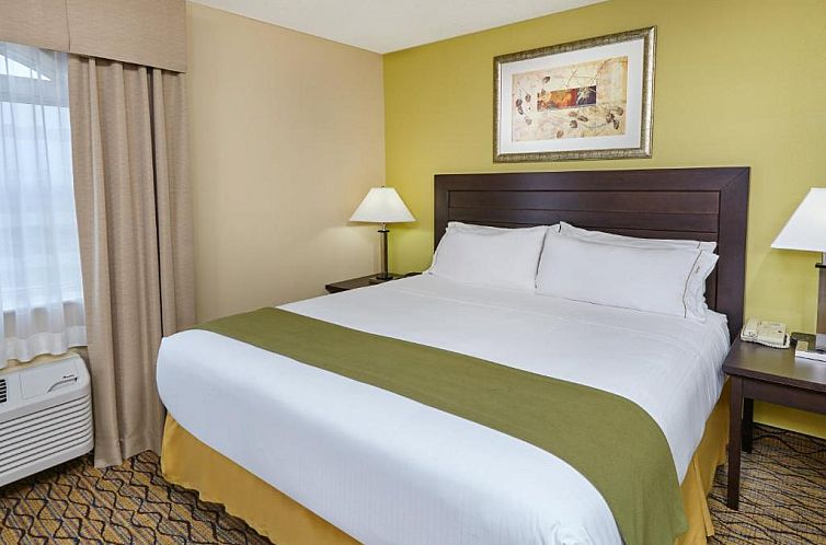 Holiday Inn Express Hotel & Suites Chicago-Libertyville, an 