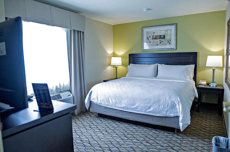 Holiday Inn Express Hotel & Suites Chicago-Libertyville, an 