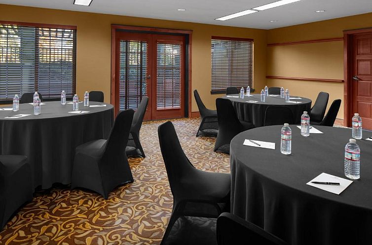 Larkspur Landing Hillsboro-An All-Suite Hotel