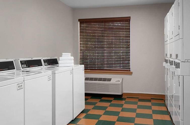 Larkspur Landing Hillsboro-An All-Suite Hotel