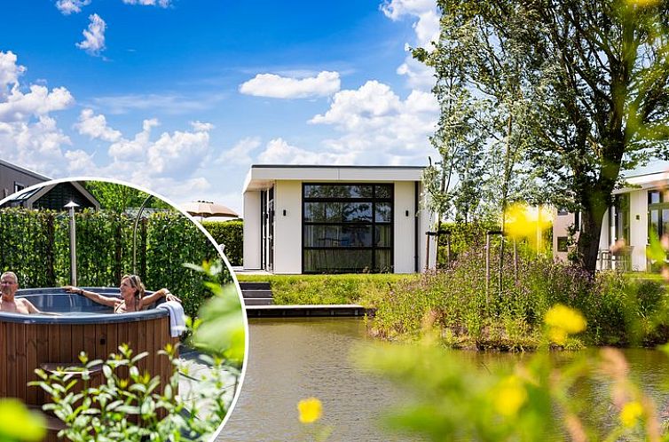 Geniet van de hottub bij Module Special 4 personen Wellness in Cromvoirt, Noord Brabant, met uitzicht op het water en natuur.
