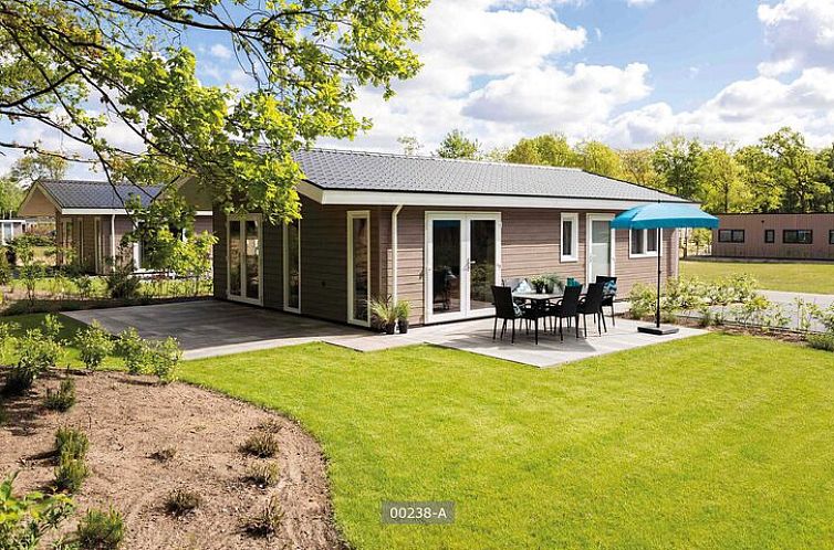 Leijhoeve 6 Personen Ferienhaus mit Terrasse in Cromvoirt, Nordbrabant, umgeben von gruener Natur.